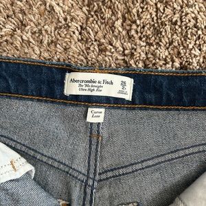 Abercrombie & Fitch 90’s Straight Ultra High-Rise Size 26/2.